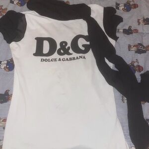 White dolce tee with neck scarf